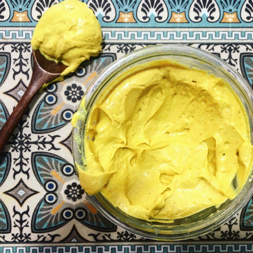 Spicy Cashew Cheese Sauce morganickitchen.com/2016/06/02/spi…