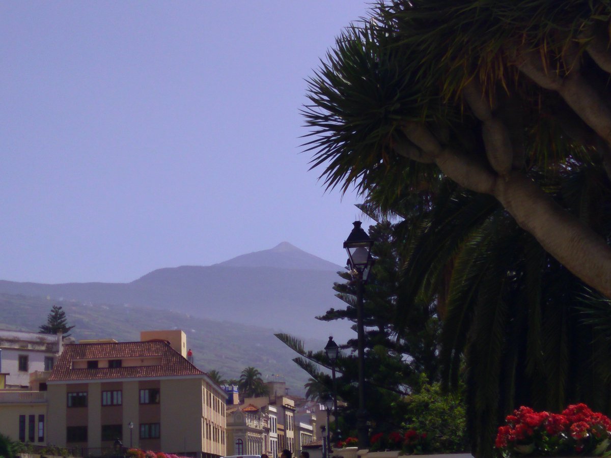 Llanadasrural's tweet photo. Tan cerca, y tan lejos. Atardeceres estivales en #LaOrotava. #Tenerife #Paisajes #bestclimateintheworld #sunshine https://t.co/9MHJWycfIK