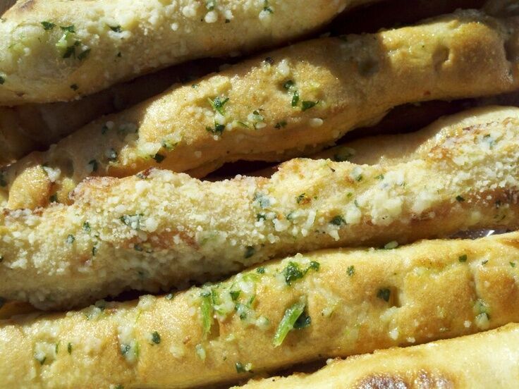 stonefiregrill's tweet photo. When visiting STONEFIRE, our Freshly Baked Breadsticks are a must. RETWEET if you agree. https://t.co/6CVBLgKzTs