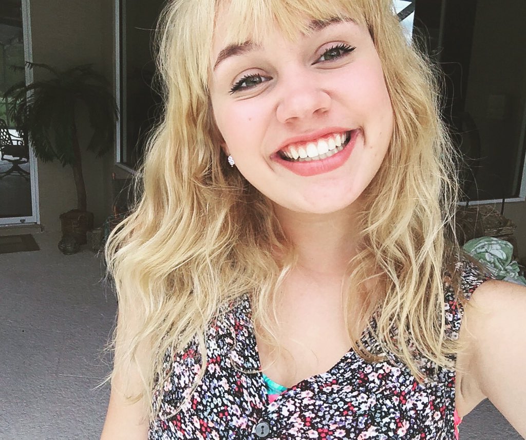 RinehartSophie's tweet photo. Ready to soak up some sun🌞🌴 https://t.co/Of3mF52f47