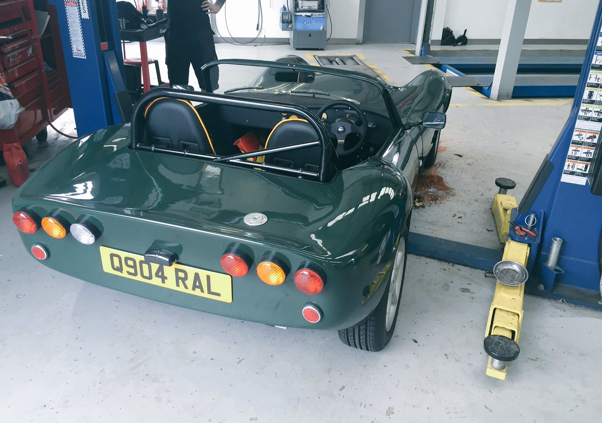 AutoRetrouk's tweet image. Something a little different in today! 😜😜 #interesting #car #GreenEndGarage #AutoRetro