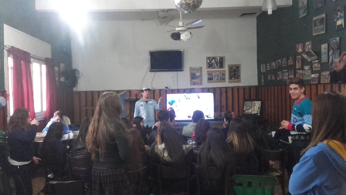 agusnogueira08's tweet photo. Reunión de chicos colegio palotinas #NadieNosPara #daleqdale #EnjoyMXD @macu_mxd @mxd_zonasur https://t.co/rrueWcHpMv