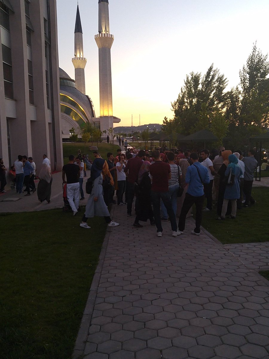 #İlahiyatçınasahipçıkRTE gelecegin öğretmen olmasina izin verilmeyen adayları