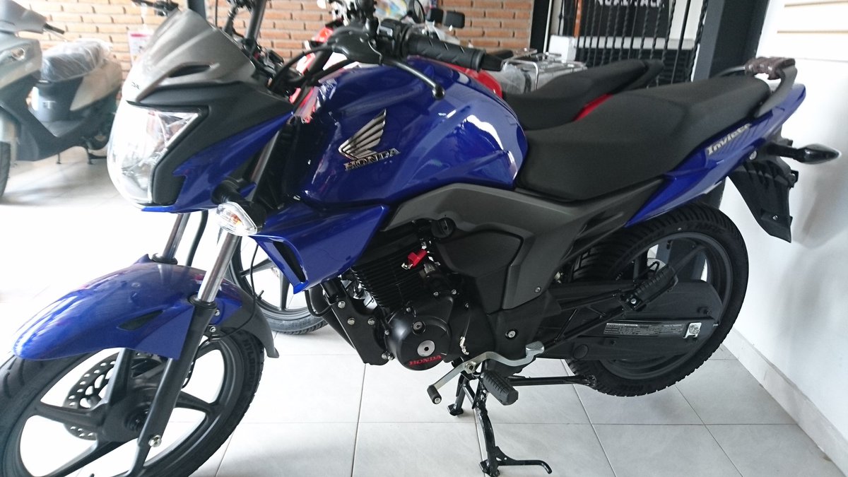 HondaCoventry's tweet photo. #EstariaBienQueHoy salieras a rodar en esta hermosa #invicta #150 asiento doble para tu #chicabiker #HondaCoventry https://t.co/YdvUDiFDit