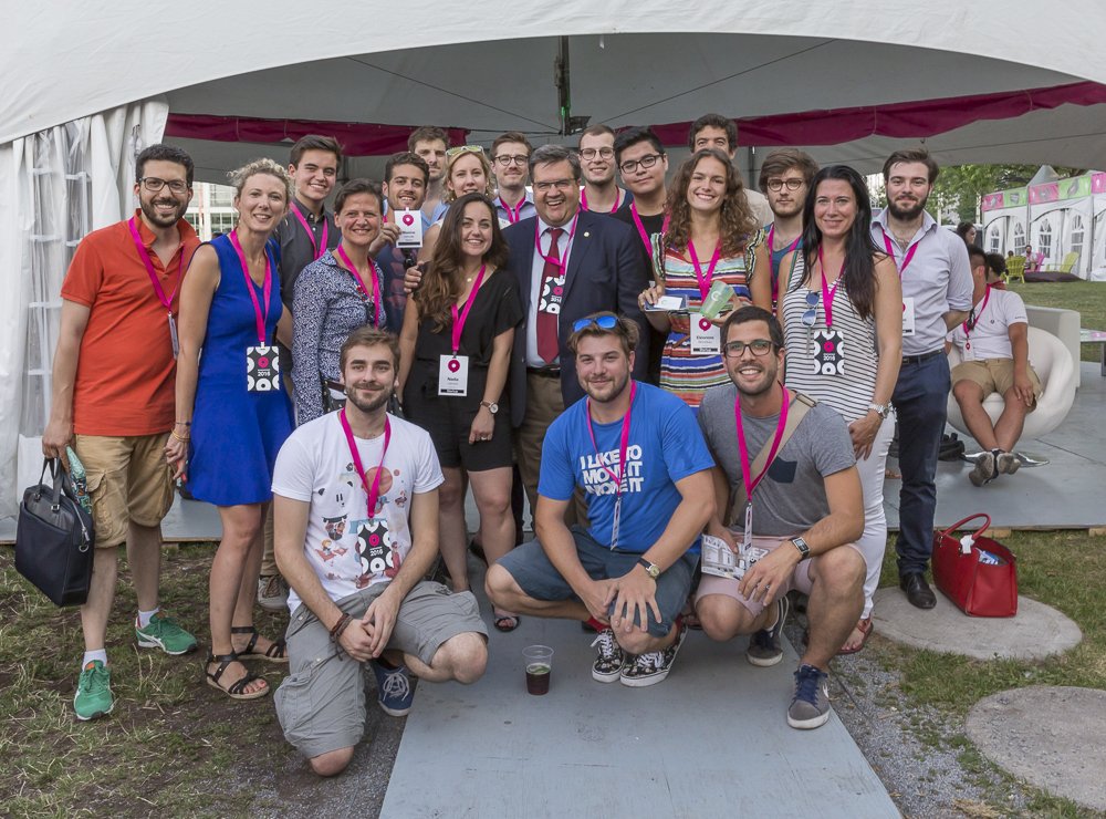 #StartUpFest: Photos de <a href="/evablue/">Eva Blue</a> 
 Le maire <a href="/DenisCoderre/">DenisCoderre</a> avec de jeunes entrepreneurs français #startups #innmtl