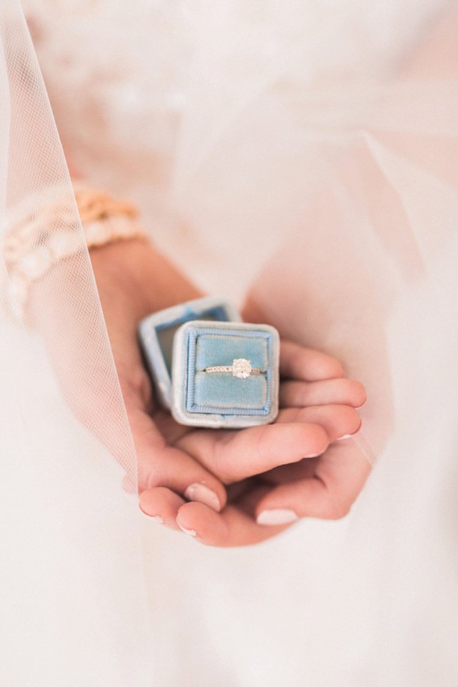 Blooms, lace and diamonds in a #MrsBox? What more could we ask for! #CharlestonBride bit.ly/29JSlDl