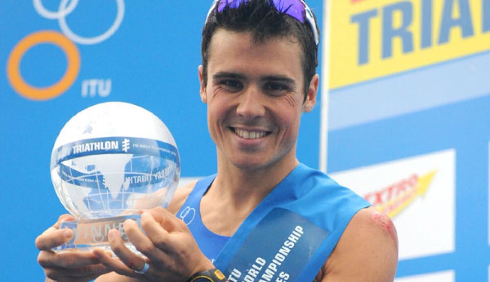 Sportsprofisor's tweet photo. Triste noticia para todos la que recibimos hoy. Ánimo @Jgomeznoya , deportista inigualable ! #TodosConJavi https://t.co/30AKjcNxqH