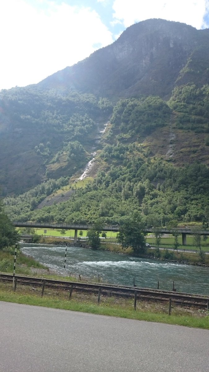 EpicMovesEvents's tweet photo. The beauty of our job!! #Flam #Norway #waterfall #dancerslife https://t.co/8Xl9TqTgzL