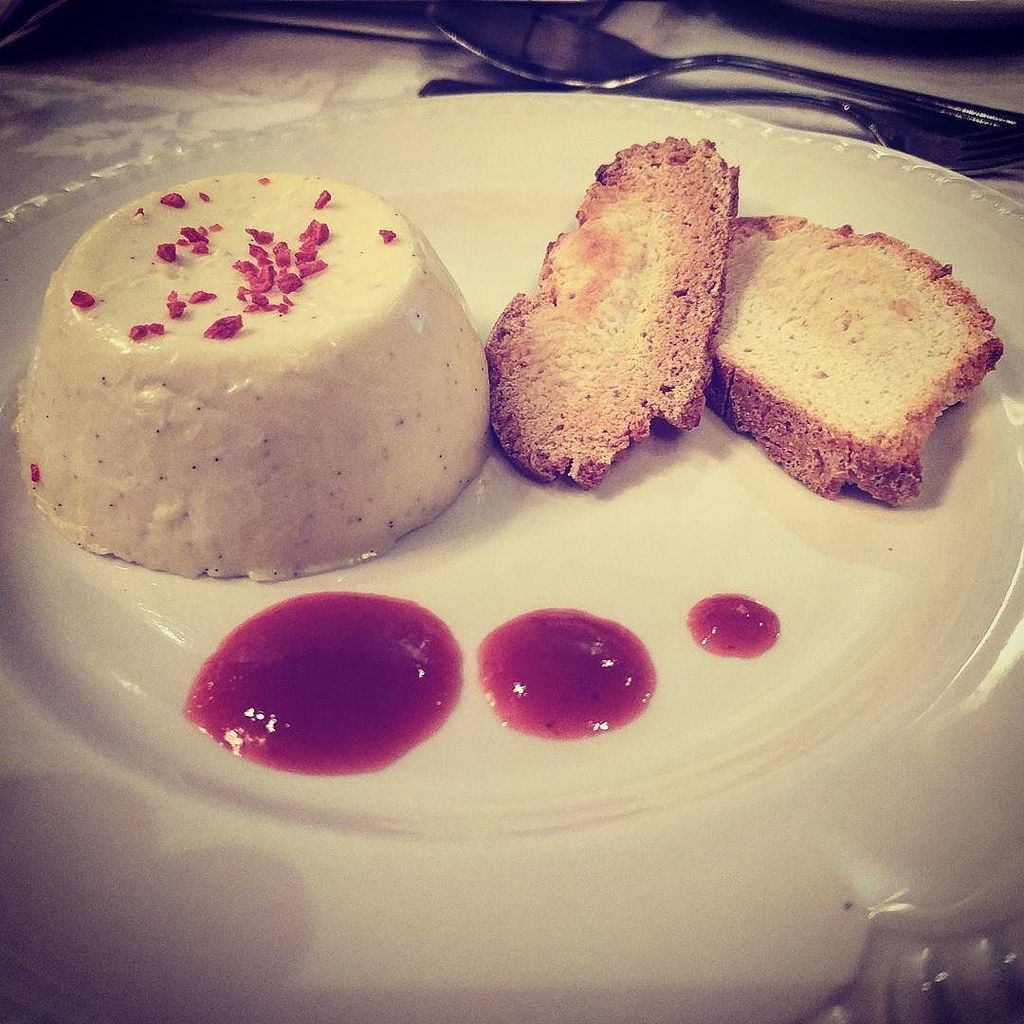 oftd's tweet photo. Great desert at #NetworkingPlus @Chamber_Devon @TheDukePlymouth https://t.co/Eykm1c2zxA