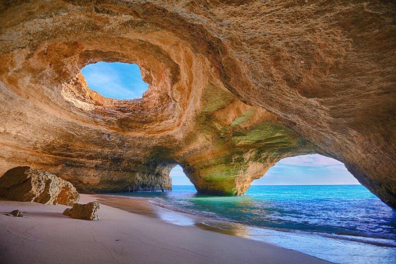 macutotrip's tweet photo. Amazing cave, next to  Praia  de Benagil #algarve #Portugal https://t.co/Y89UzuCdUr