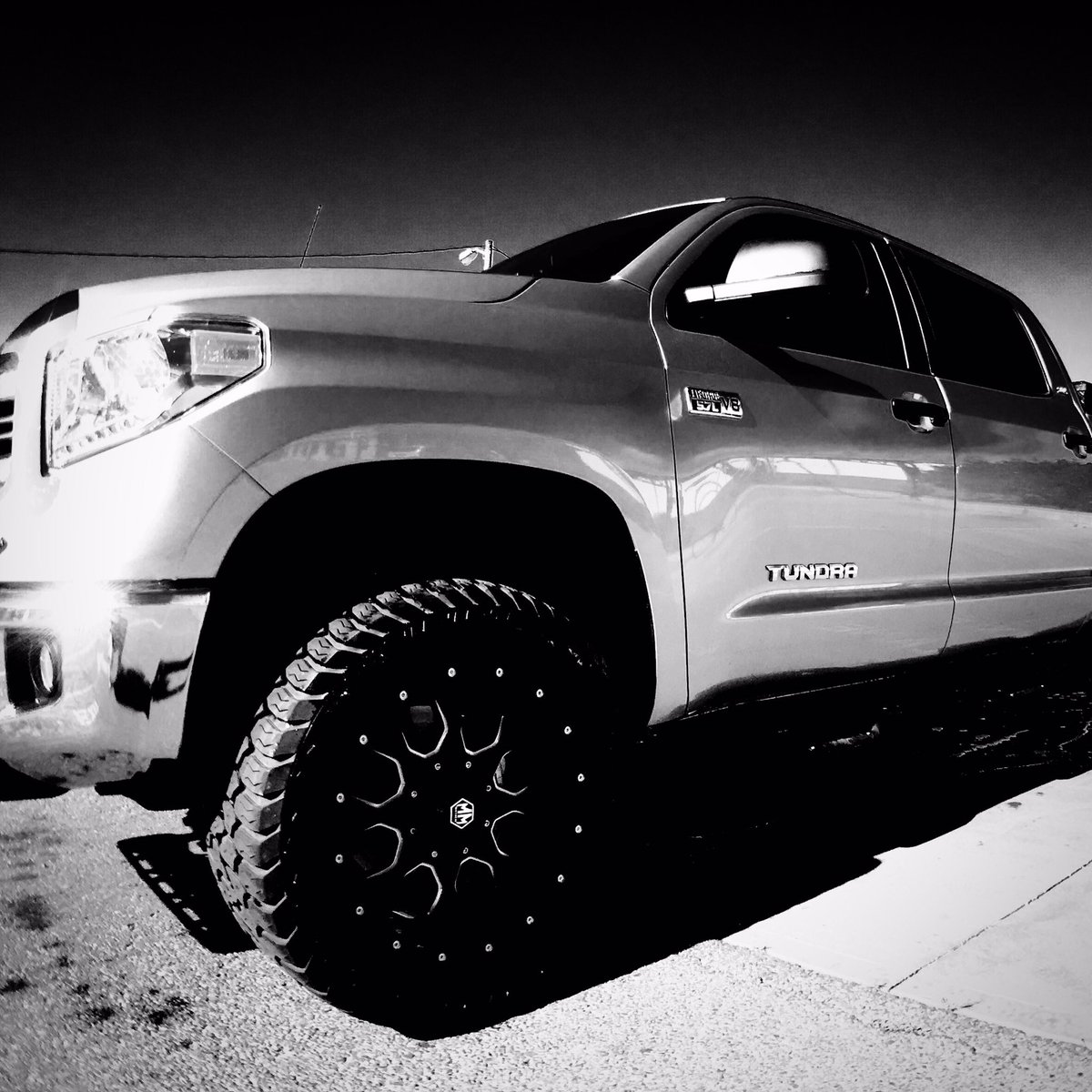 dancoffman300's tweet photo. All washed up and ready for the field!!
@BuckeyeToyota @Toyota @AutoAdditionsOH #thecoffmanbuck https://t.co/uG1dXy5wzn