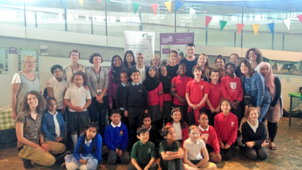 SadiqKhan's tweet photo. Our Schools Marketplace is buzzing! Picked up some great bargains grown by pupils in schools across our city. https://t.co/zILQXoU1SU