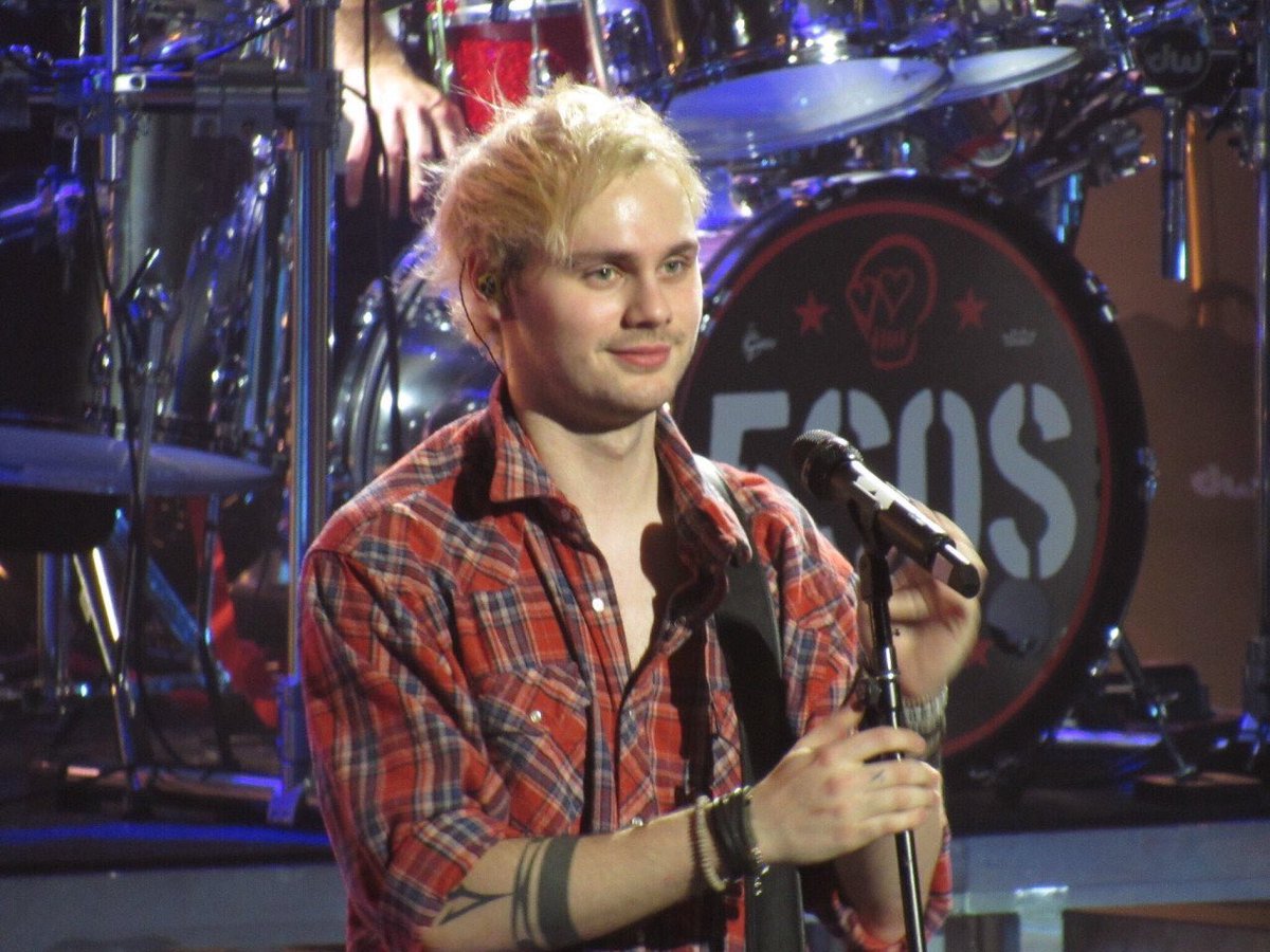 DailyLuke5SOS's tweet photo. FUCK. ME. UP. I'M. DEAD. 😍💕😭😭😭 https://t.co/Yv1qak2Cnn