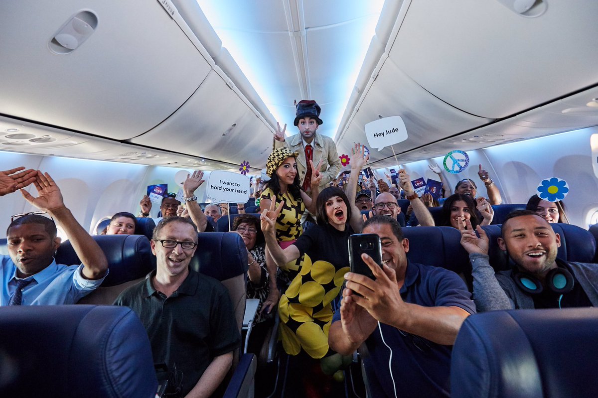 I am get on the plane. Southwest airlines посадка пассажиров. airplane party. southwest airlines показ мод в воздухе.