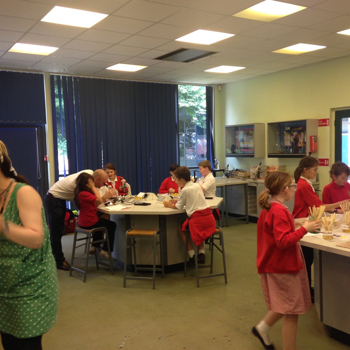 Great Science taster session with Y5s from Scarcroft Primary at @MillthorpeNews this afternoon.