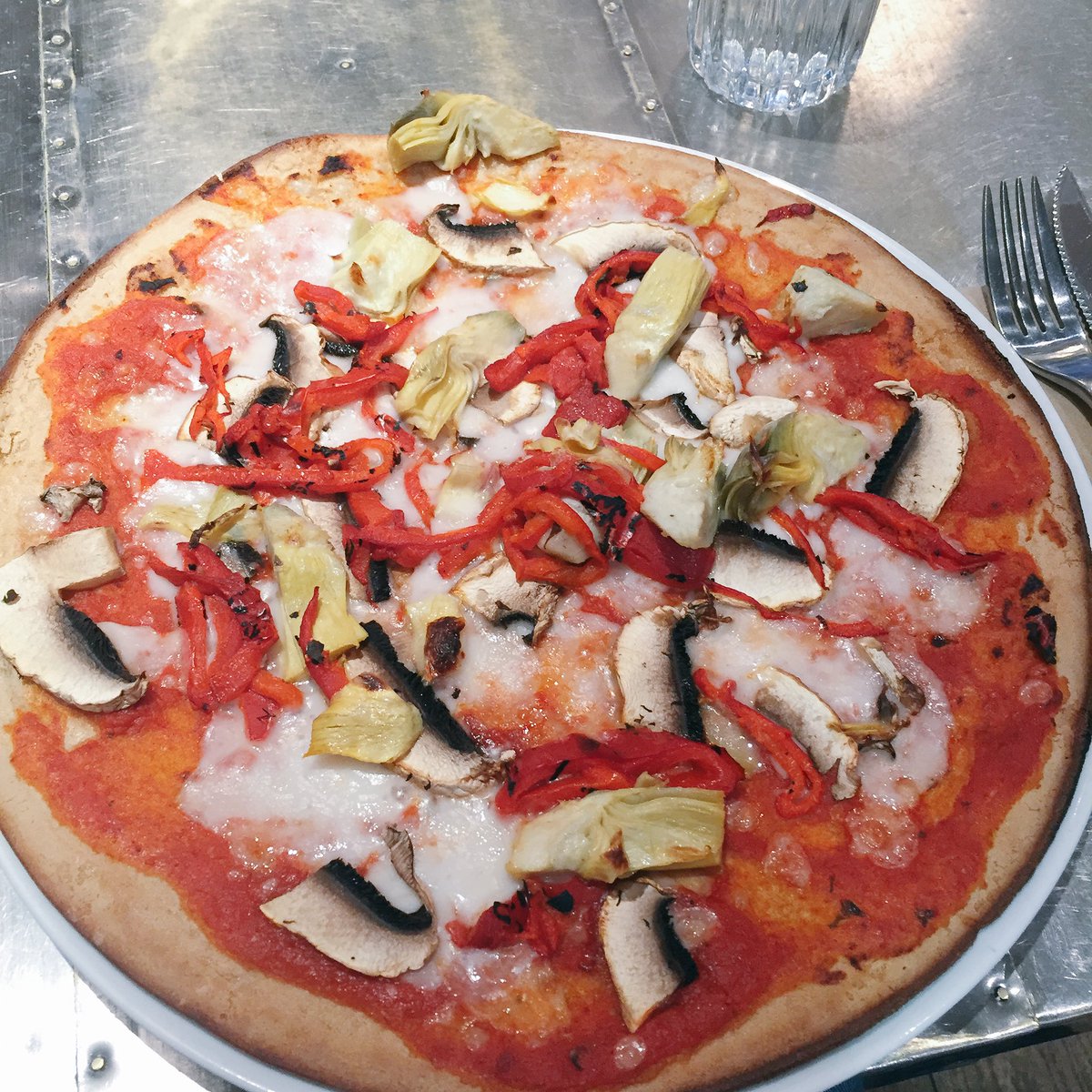 b_atomic's tweet image. Should have opted for a half moon instead of a full moon size 😄 #latelunch #glutenfree #vegan #pizza