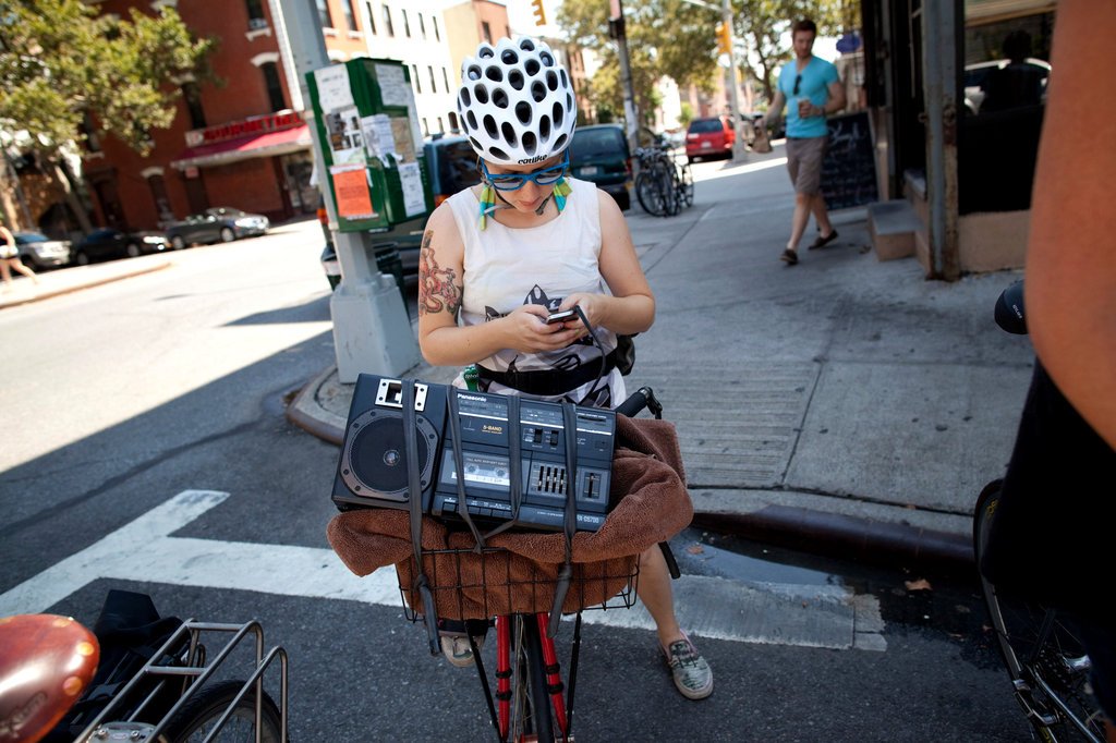 SRTowers33's tweet image. Pining for @GeoOrbital 60sec ebike switch over on #heatwave2016 NYC commute. Not all left bikes at home today @NYTM
