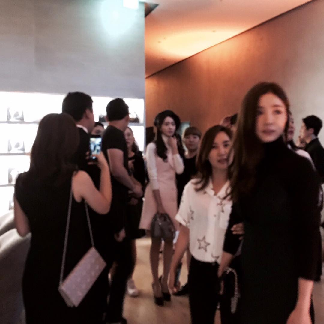 [PIC][14-07-2016]YoonA tham dự sự kiện "DIOR Colors Exhibition Opening" vào tối nay CnVKBfCVMAAMQZ0