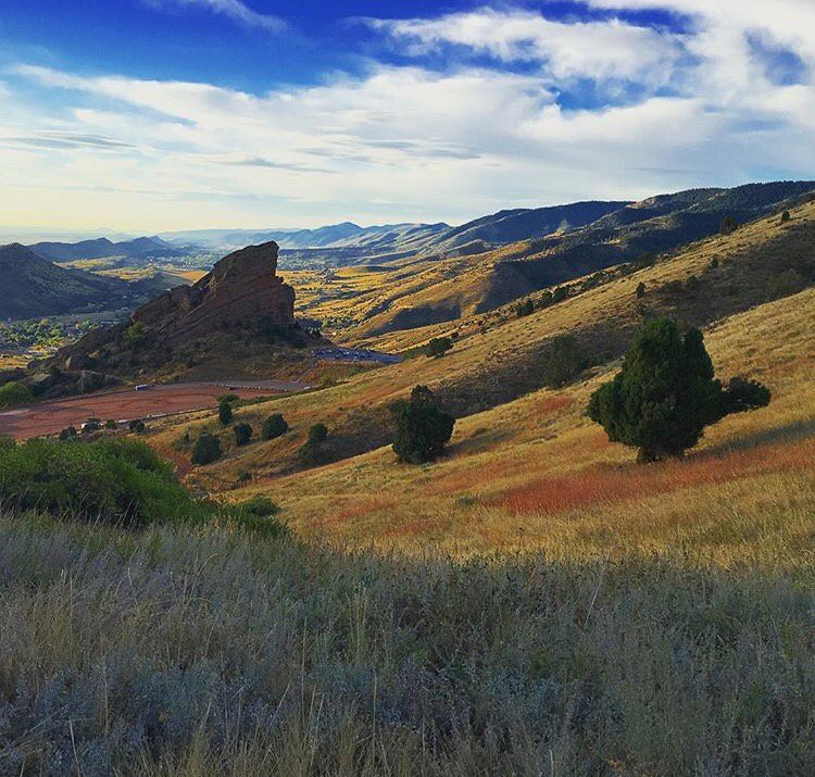 MoveForwardRace's tweet photo. It’s another #MoveForwardFriday! Where is your favorite running spot? Hard to beat Red Rocks but where else!? https://t.co/N1G47SPXxM