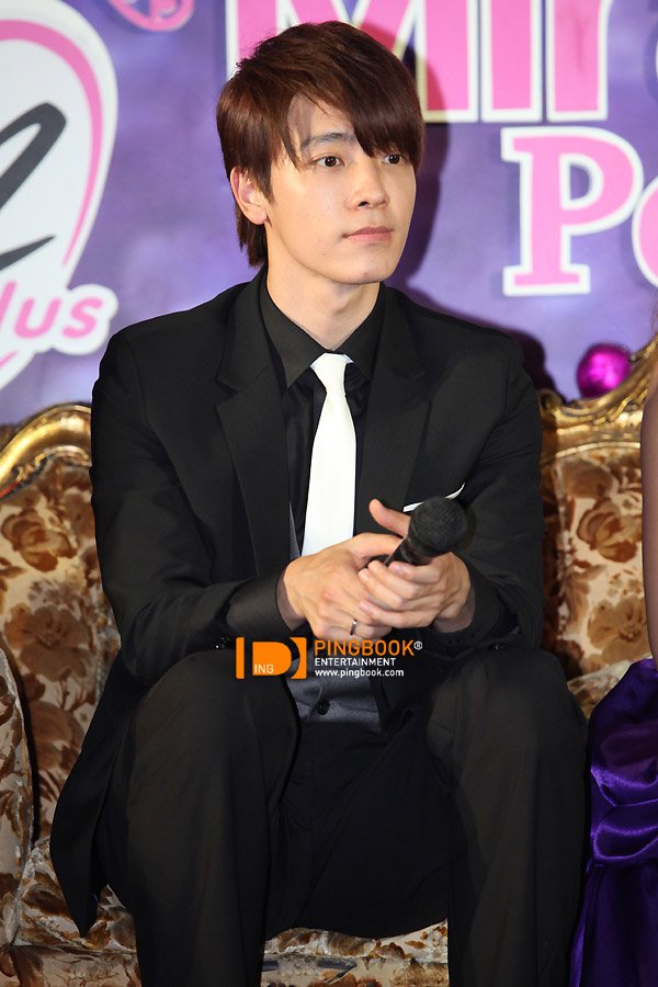 yearwithdonghae's tweet photo. 100714 12+ Miracle Day My #TeenChoice vote for #ChoiceInternationalArtist is #SuperJunior https://t.co/ARlXH3nMlG