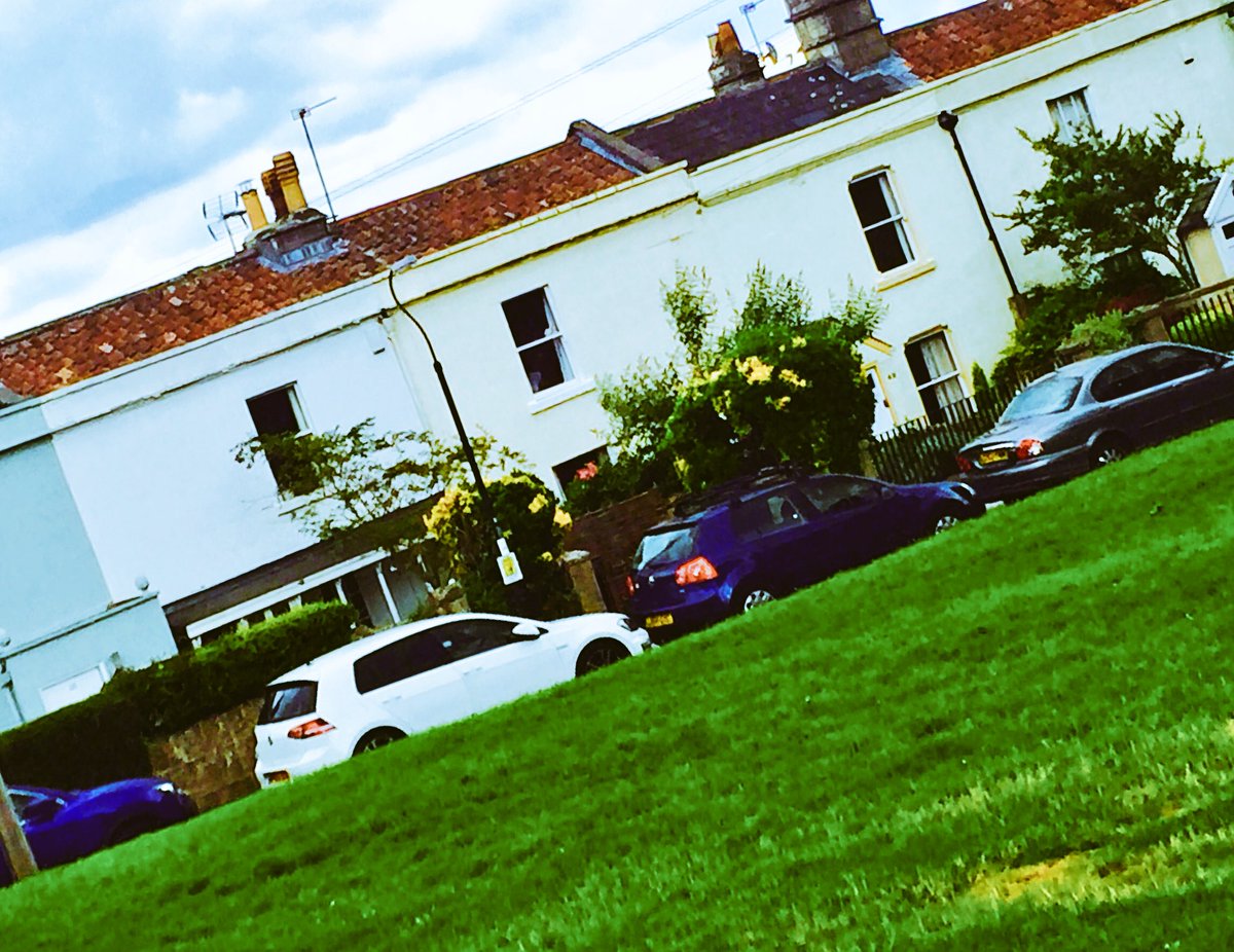Leaflet dropping at Richmond Road area <a href="/LocalBathUK/">Local Bath UK</a>. It's looking a little like rain. #englishsummer.