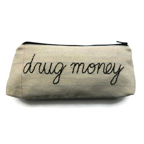 themakehappy's tweet photo. Need a new makeup bag? Doesn't get better than this drug money #bag https://t.co/Yd7XQNXiv8 https://t.co/ynDPCGY49x