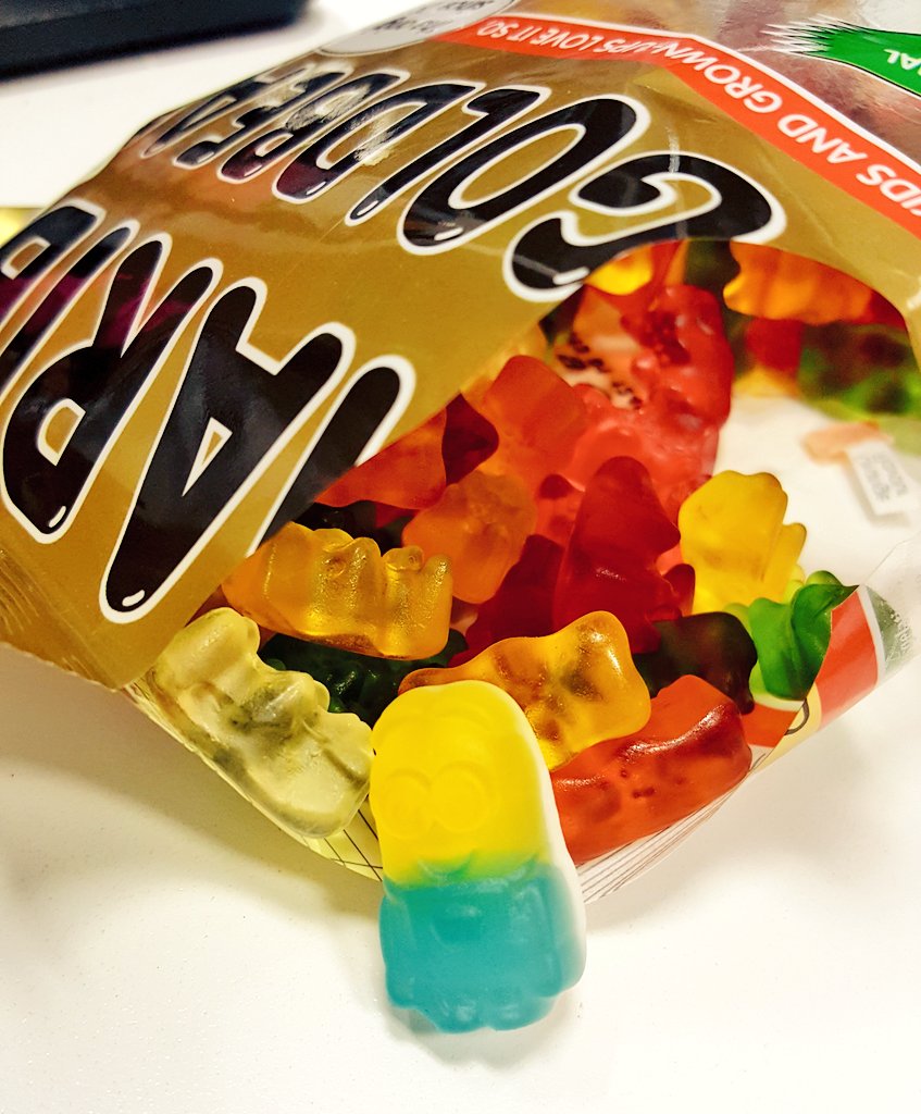 VacuousTom's tweet photo. My Goldbears have been tainted by a Minion. #CandyProblems https://t.co/4fAsbT5UV9