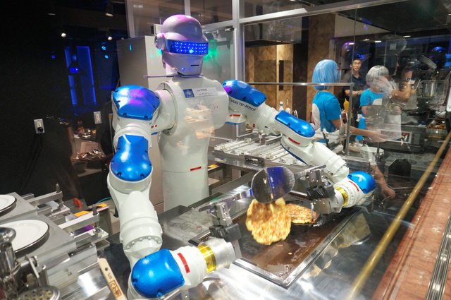 Yaskawa_Motoman's tweet photo. This #Motoman SDA10 #robot works in a Japanese restaurant https://t.co/xlcQ026Ysw #Yaskawa https://t.co/RHo55CdojS