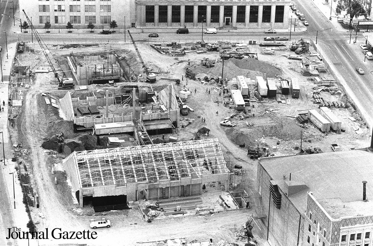 JGFeatures's tweet image. #TBT to construction of Foellinger-Freimann Botanical Conservatory in October 1982. #AllenCo200 #Indiana200 #DTFW