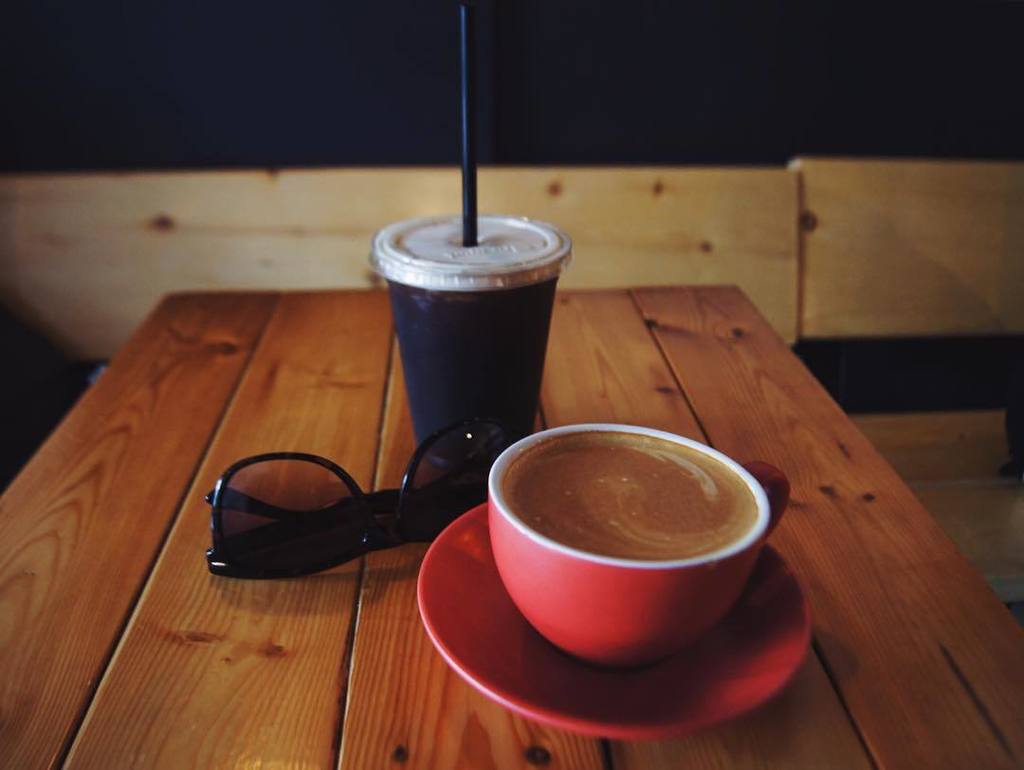 rhythmcoffee's tweet photo. We spent some time yesterday at our favorite shop in Ottawa, @theministryofcoffee is always awesome. A simple flat … https://t.co/9pg3usPRR3