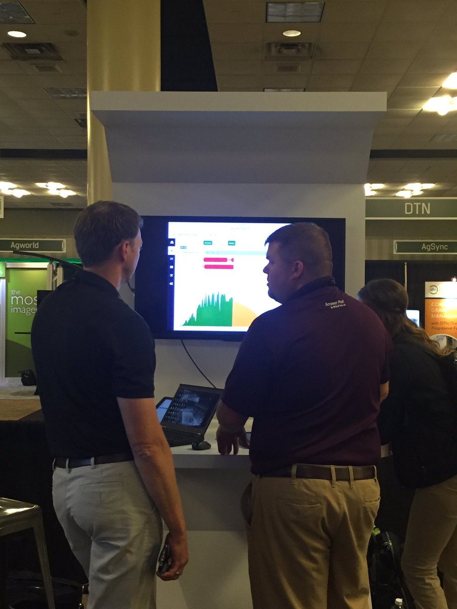 UllrichBrittany's tweet photo. Learning all about the R7 Field Forecasting tool! #AnswerTech16 @WinFieldInsight https://t.co/TnOH4KlqDZ