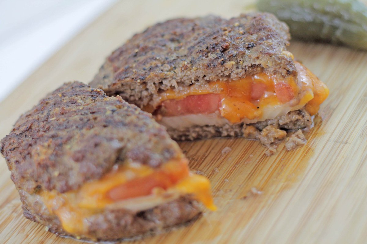 dragonaireoven's tweet photo. #dragonfired #stuffed #deluxe #burger #cheese #tomato #onion https://t.co/uDQ7EtpcLu