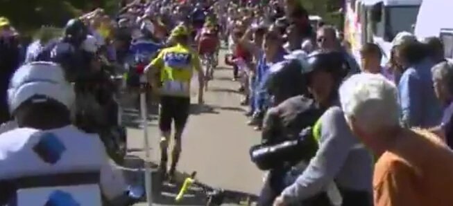 PurvisAgent's tweet image. #TDF2016  concurrence trop faible pour #ChrisFroome  , qui préfère donc faire les courses en mode triathlon !