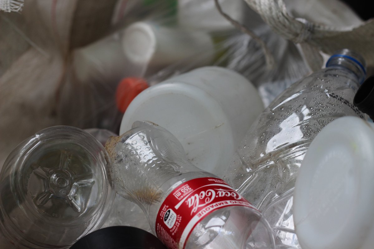 AmbienteChacao's tweet photo. #TipsReciclaje | Al separar plástico recuerda que sólo se reciclan botellas frascos y bolsas @Chacao @ramonmuchacho https://t.co/Ul15YyQSm0
