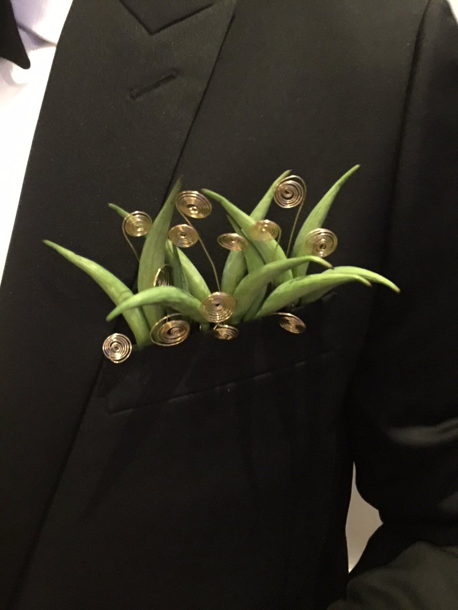 FlowerFusion's tweet photo. #boutonniere #pocketsquare https://t.co/J9UV8Jxe7e