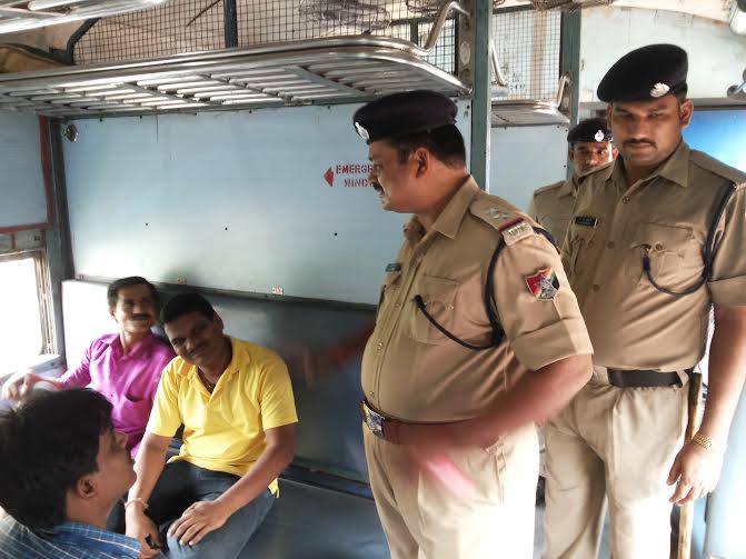 KurPost's tweet photo. @srdscrpfkur  Sir,on 14.07.16 the SHL No.182 publicity made at KUR station by RPF/POST/KUR https://t.co/o0ZFS6vJ1Z