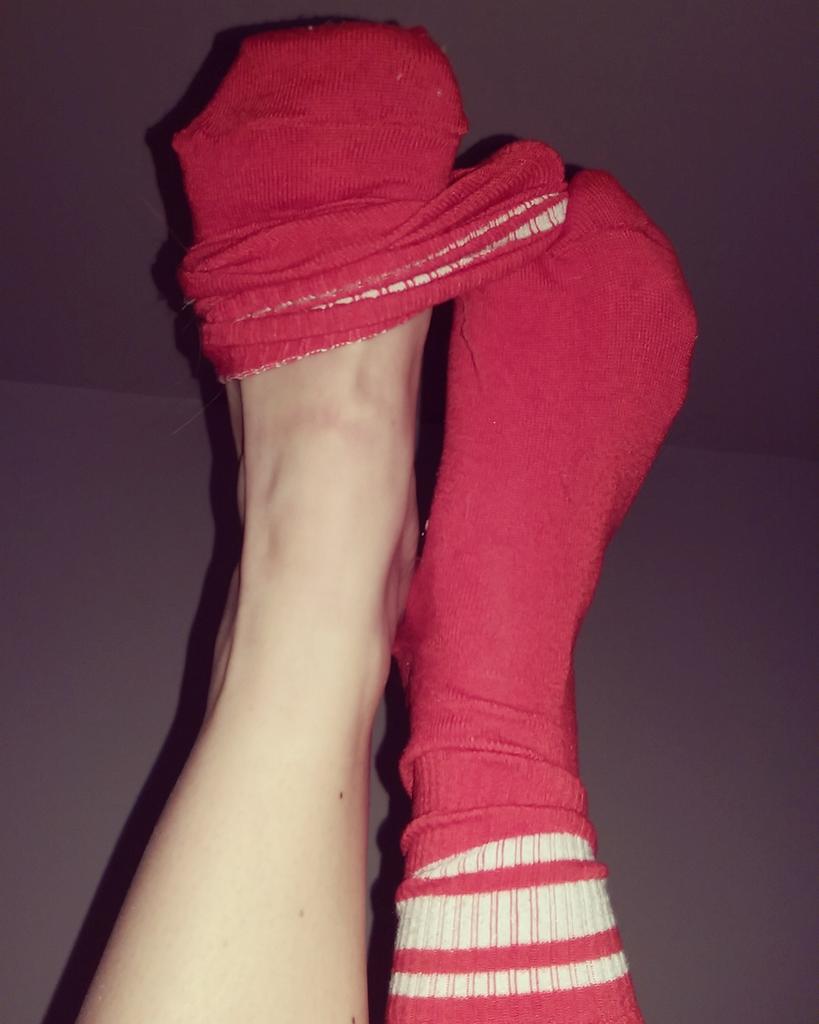 cmmartn8244's tweet photo. #socks #footfetish #findom #suckmysocks #payme @underdeskloser @RTpig @RTCunt96 @rtdumb @RTsubby @rtpiggy @slave_RT https://t.co/4AZ9bXVsK4