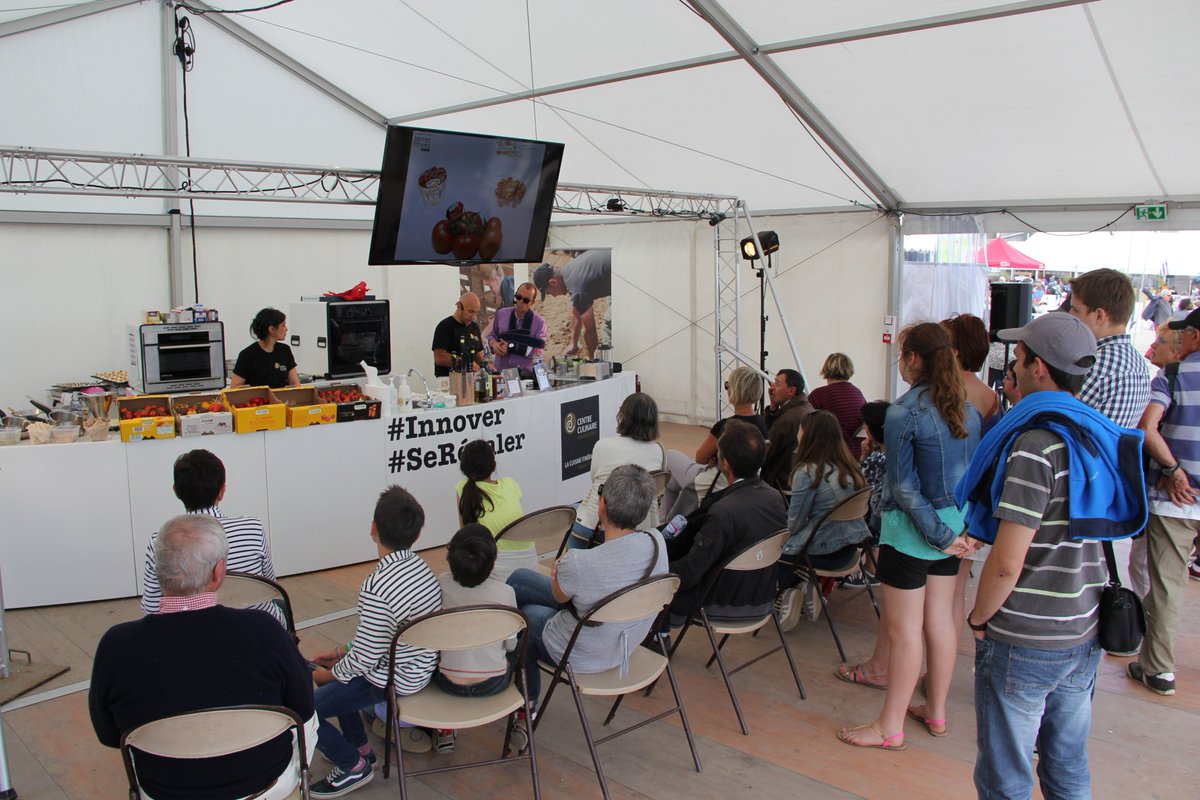 TerresetMersdeB's tweet photo. La #cuisine Terres et Mers de Bretagne propose des démos #culinaires toute la journée à #Brest2016 !! https://t.co/AVesyFlEqN