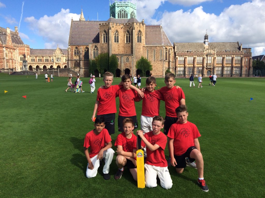 HeadleyParkPrim's tweet photo. Great day of cricket in the ECB Regional Finals - what a team! @ashtonssp https://t.co/lj98ZFWkBc