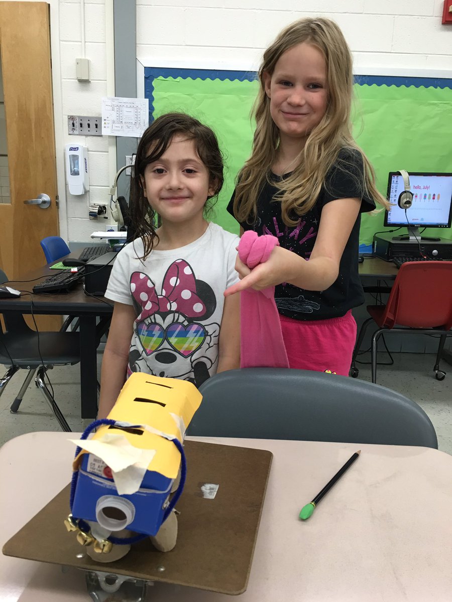 frosty_teacher's tweet photo. Today we built piggy banks with sections to spend, save, and donate! Super creative ideas!! @SullyES_LCPS #lcpsSTEM https://t.co/QR2G7QV6pT