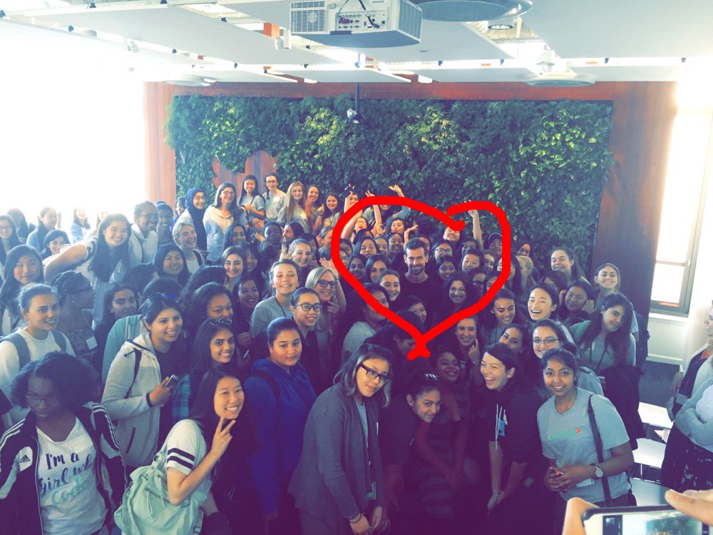 GirlsWhoCode's tweet image. We're still #fangirling over yesterday's town hall @twitter with @Jack and @reshmasaujani! #GirlsWhoCodeTwitter