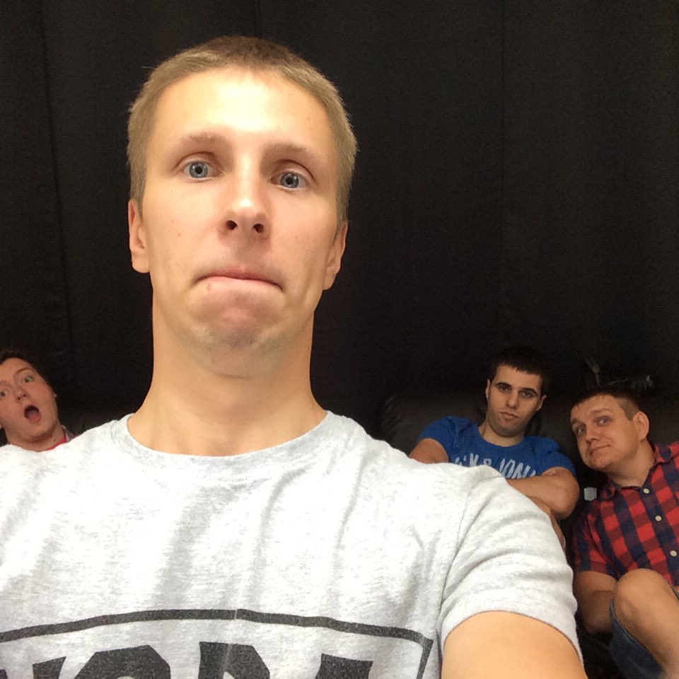 Versuta_'s tweet photo. Немного нас перед стартом матчей @BeyondTheSummit как обычно общаемся по -#ts5ru https://t.co/TuirScB8jZ