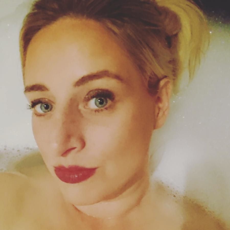 jaynem27t's tweet photo. But I don't want to wash it off 😥#bathtimeselfie #bubbles #selfie #younique #makeupoftheda… https://t.co/iH8y6HksGO https://t.co/tl8ve0Yc2U
