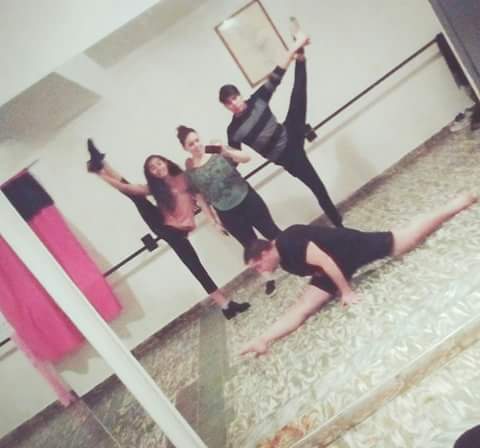Serena7127's tweet photo. #Bailar  #Ensayo  #Bellos  #Genios  JAJAJA https://t.co/MwN9hX5RMC