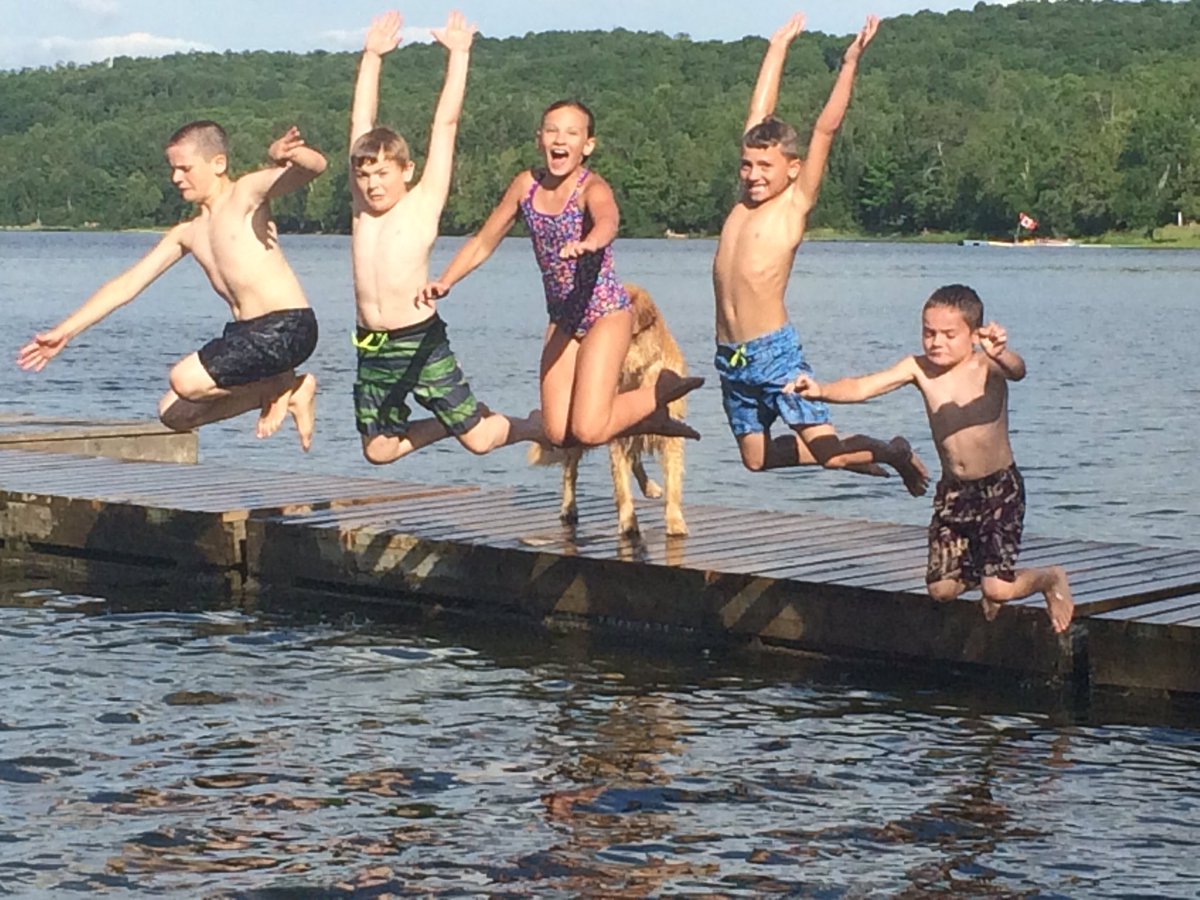 kym_sloggett's tweet photo. Hanging with friends #cottagelife #dockjump #summerfun #lakeside #haliburton #haliburtonhighlands #pinelake https://t.co/rcW0BGB7Zg