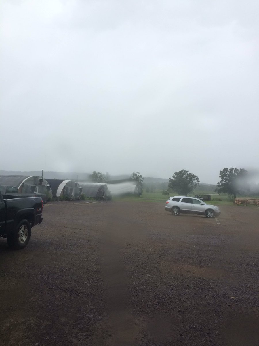 KSUnCattle's tweet photo. Just lost power at #ATUCASEAPT #APTnerd #stormsacomin #nopower for #agpower @john_bergin @LucasDMaxwell https://t.co/maoqqjvbTc