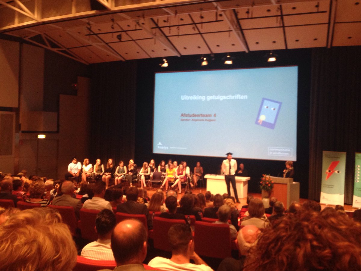 MaaikeVerk's tweet photo. #Trots op al onze afstudeerders van #Fontys #Communicatie #FHC040 die de arbeidsmarkt gaan bestormen. https://t.co/ewBZVB3Hvr