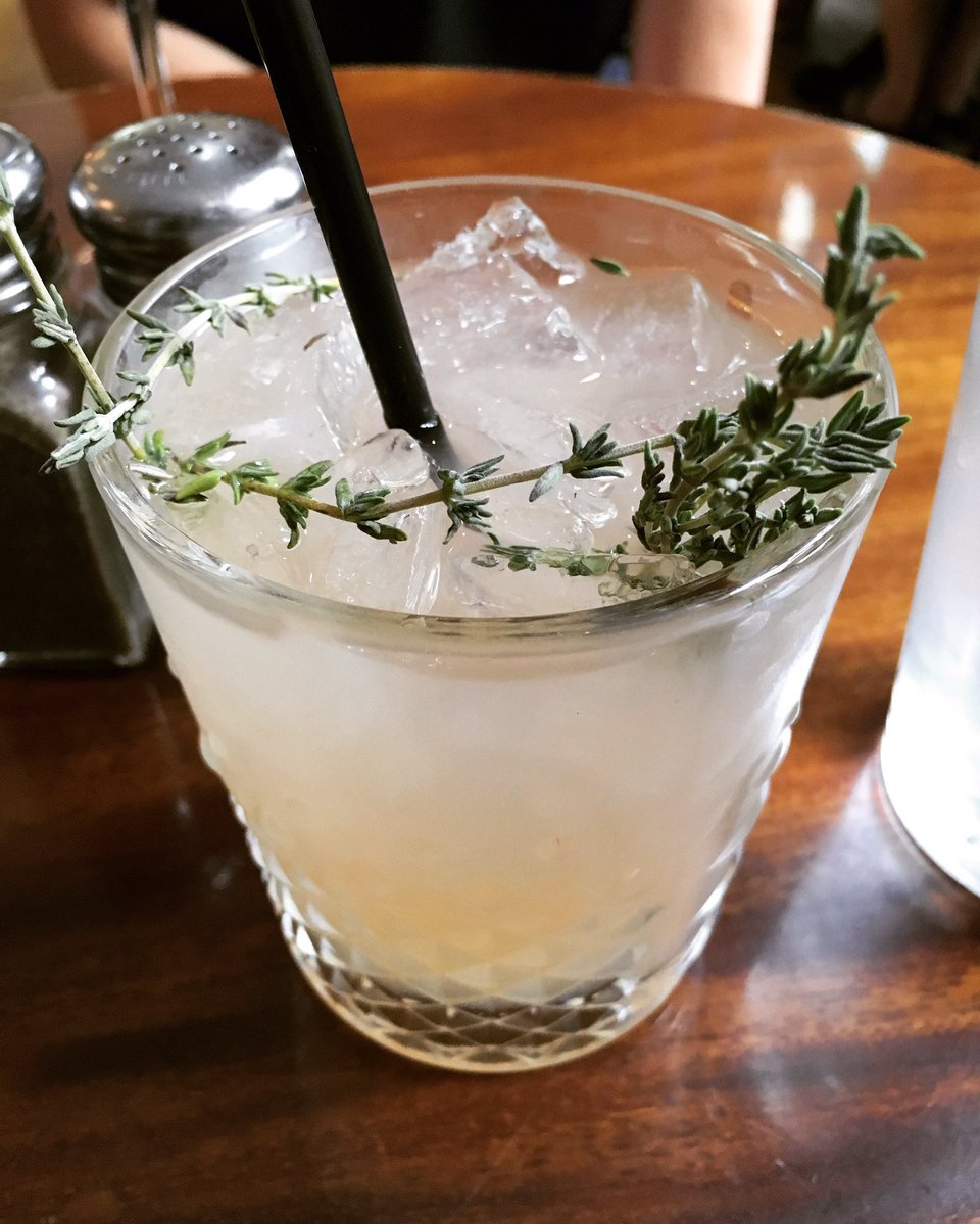 Delicious_Craic's tweet photo. 1/2 priced cocktails at @TheHamiltonInn #endlesshappyhour #thurdaze https://t.co/GV4ZokOcSj