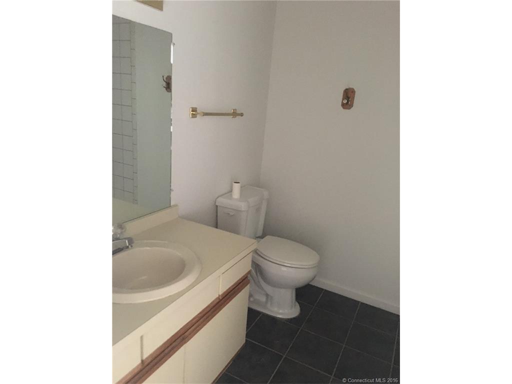 InnovProp's tweet image. Listed for $109,000 (New Britain, CT) 
Perfect sized townhouse,a total of six rooms, two bedrooms and two bathrooms.