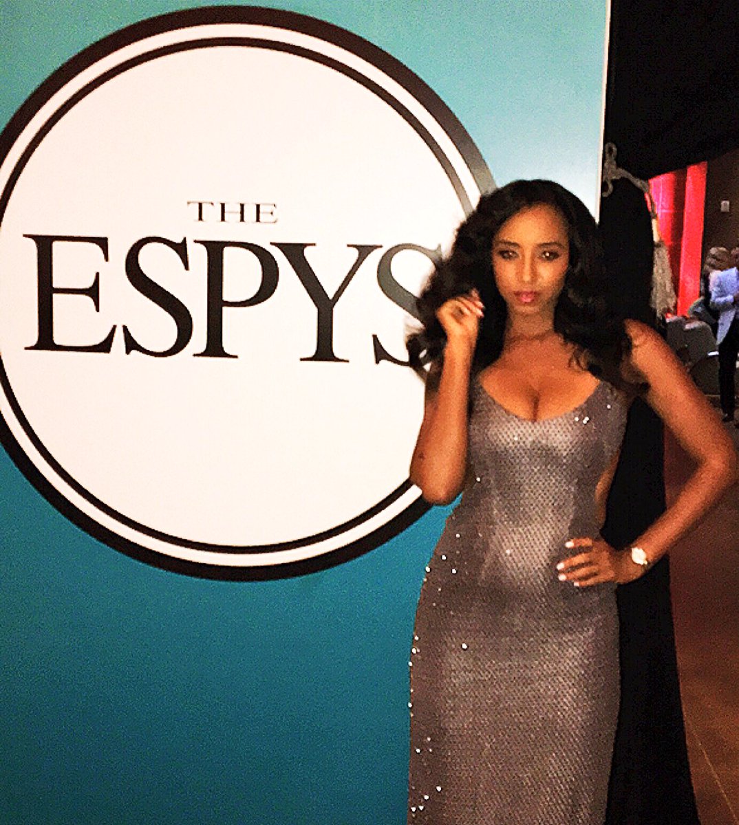 NeferteriPlessy's tweet photo. At the #ESPYS last night @mstheater. Had a marvelous time. Such a beautiful event. #SMPmom #ManEnough #DynamicLiving https://t.co/NZOYpouPV9